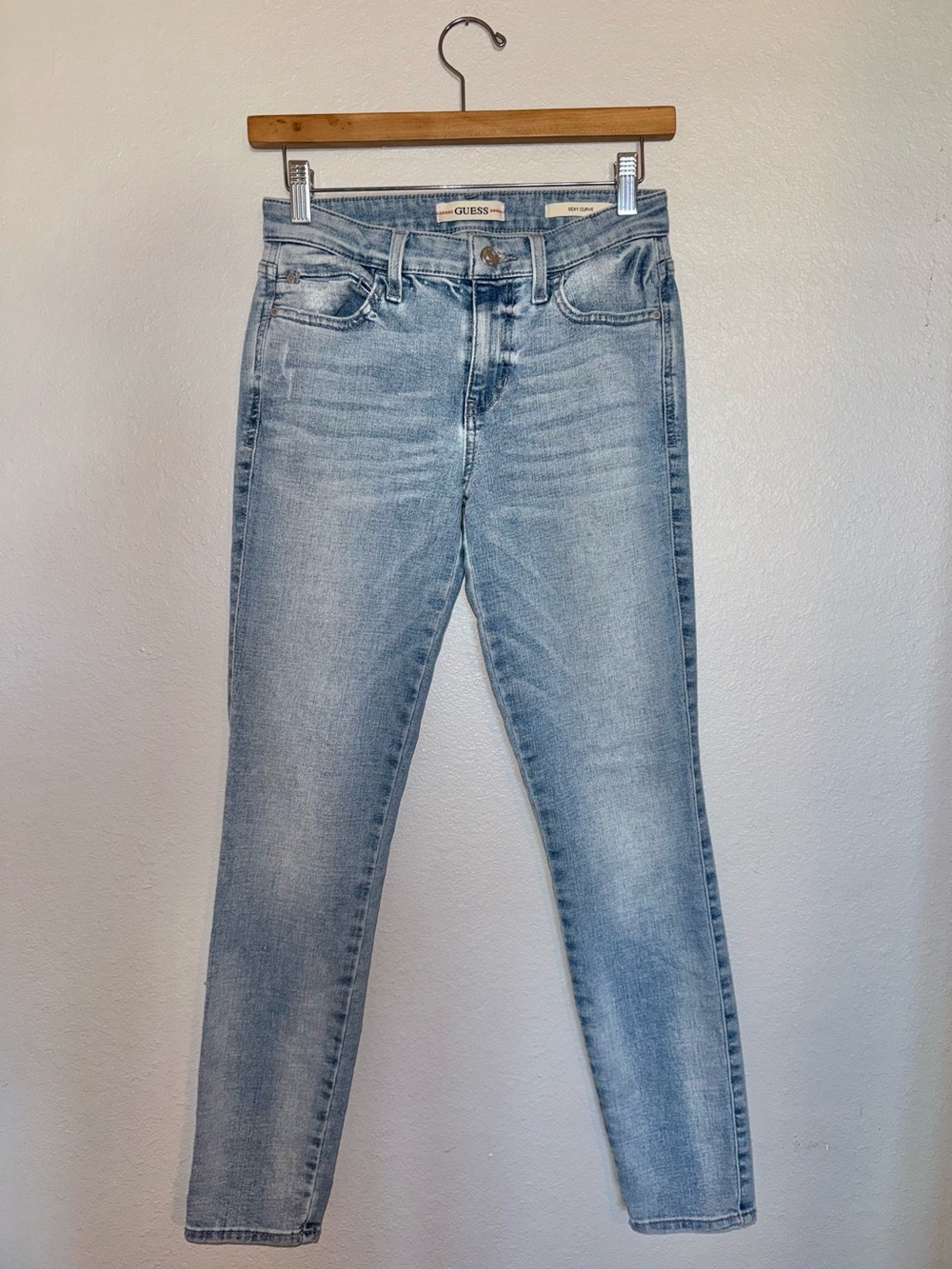 GUESS Light Wash Skinny Jeans Sexy Curve Woman’s Size 26 🧡